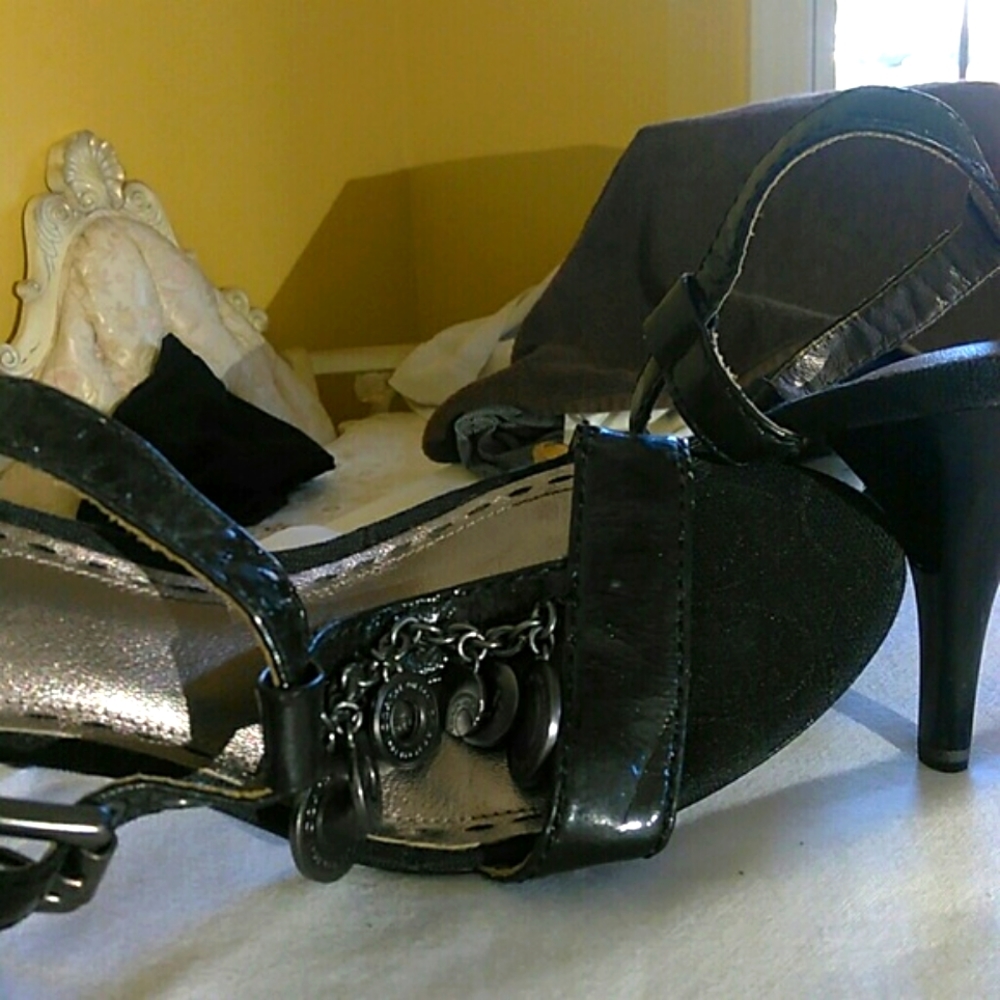 Coach ladies heeled sandal. - Picture 7 of 8
